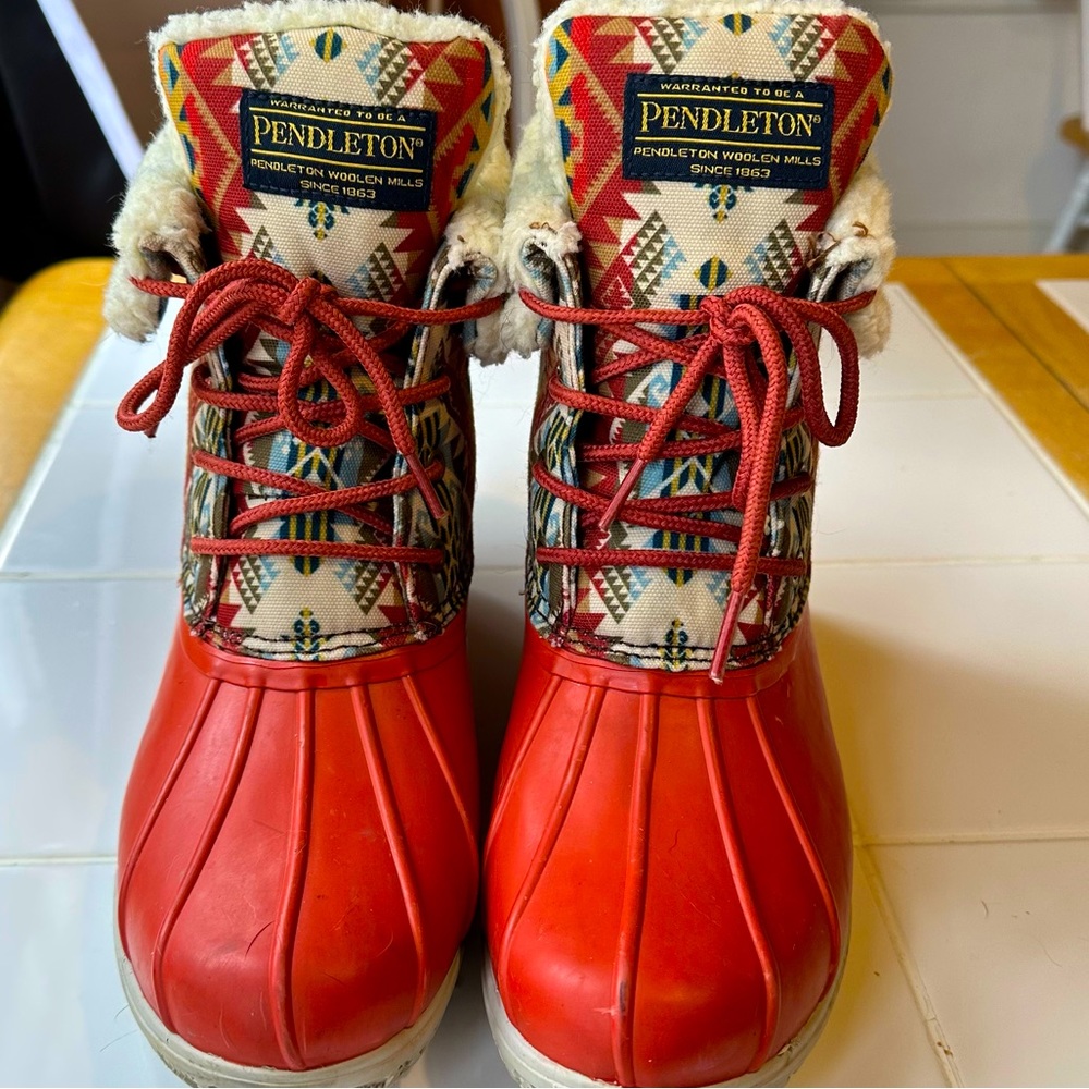 Pendleton Heritage Duck Boot size 8